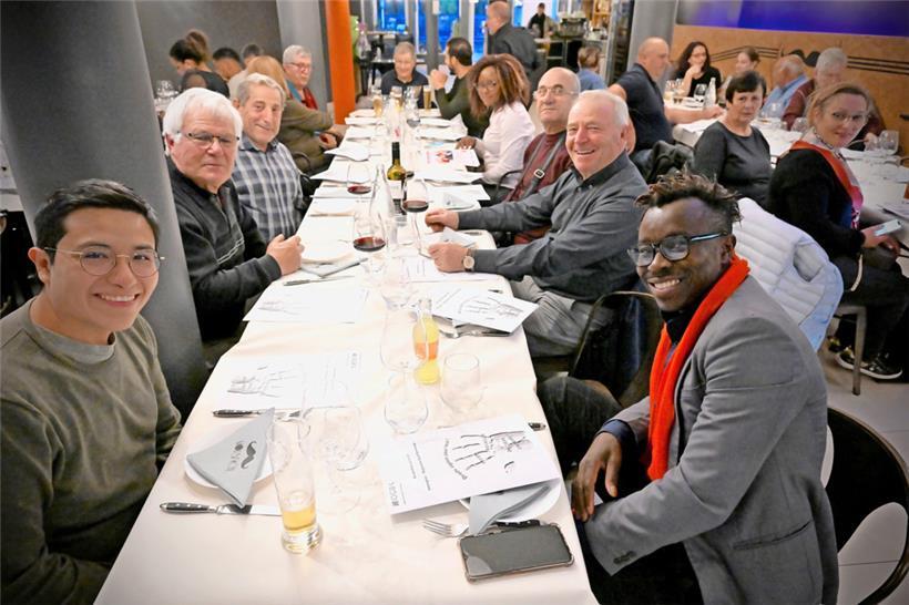 Einige der Delegierten im Restaurant „Moustache“
