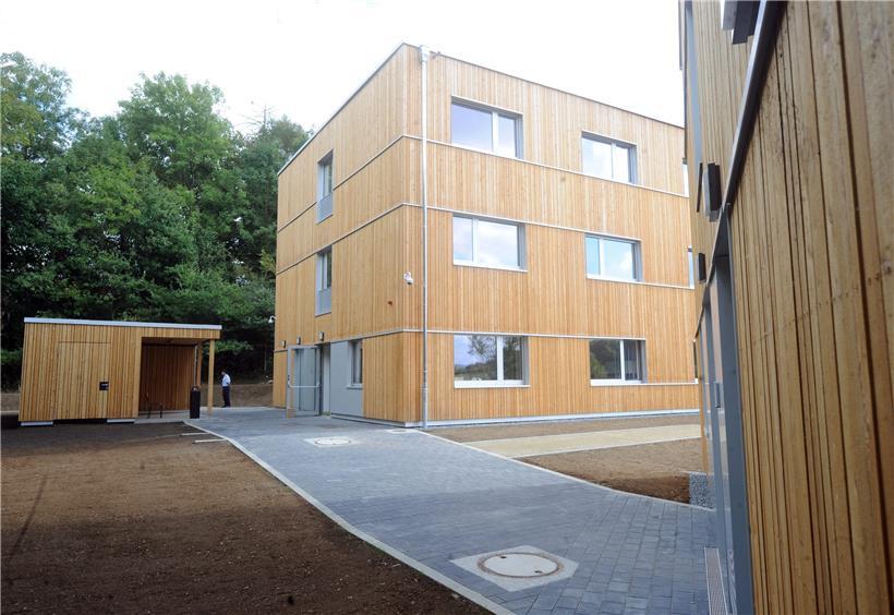 Einrichtung mit architektonischem Wiedererkennungswert: Die neuen Flüchtlingseinrichtungen in Luxemburg (hier Sanem) ähneln sich alle 
