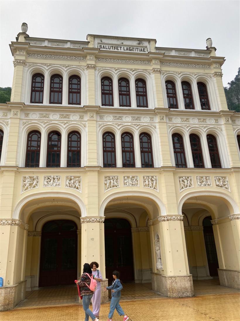 Einst einer der mondänsten Kurorte Europas: das frühere Casino im rumänischen Baile Herculane
