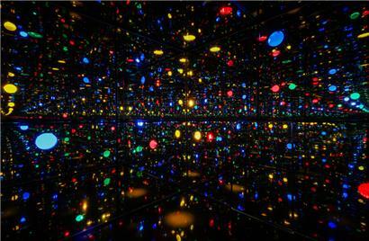 Eintauchen in ein Universum: die Retrospektive von Yayoi Kusama in der Fondation Beyeler in Riehen/Basel
