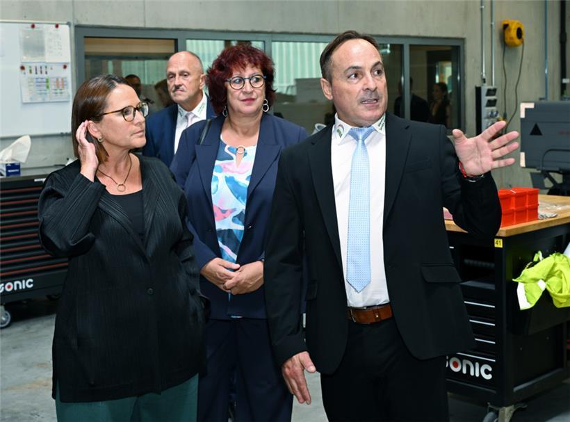 Einweihung (v.l.): Verteidigungsministerin Yuriko Backes, WSA-Direktor Laurent Bodson, Bürgermeisterin Simone Asselborn-Bintz, WSA-Direktor Laurent Bodson
