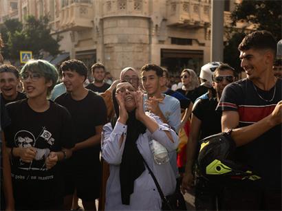 Einwohner demonstrieren gegen die Ankunft des rechtsextremen Politikers Alvise Pérez in Ceuta