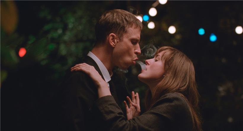 Eivin (Herbert Nordrum) et Julie (Renate Reinsve) dans „The Worst Person in the World“ de Joachim Trier
