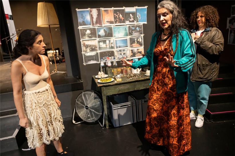 Elena Spautz, Priscila Da Costa und Nora Zrika
