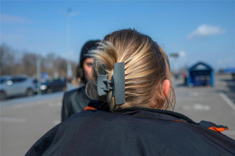 Elena erzählt ihre Geschichte in Saporischschja
