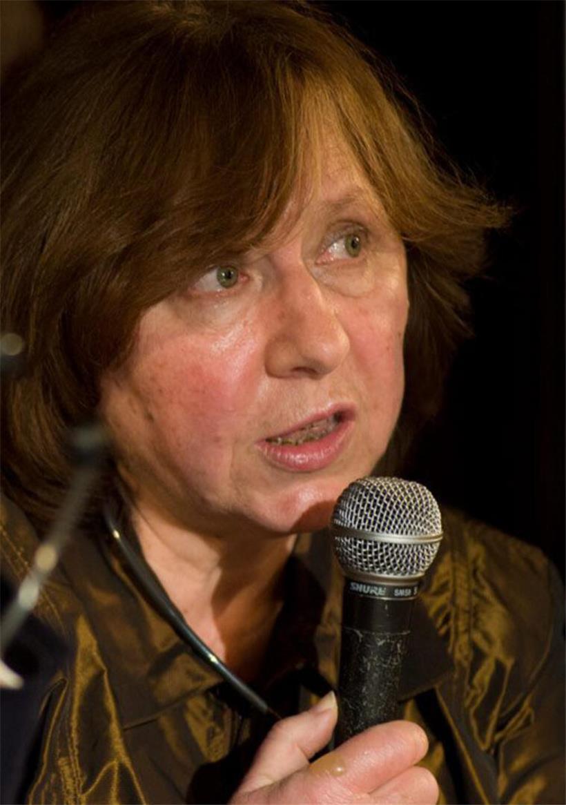 A publié un des récits marquant sur Tchernobyl : l‘écrivaine Svetlana Alexievitch en 2011