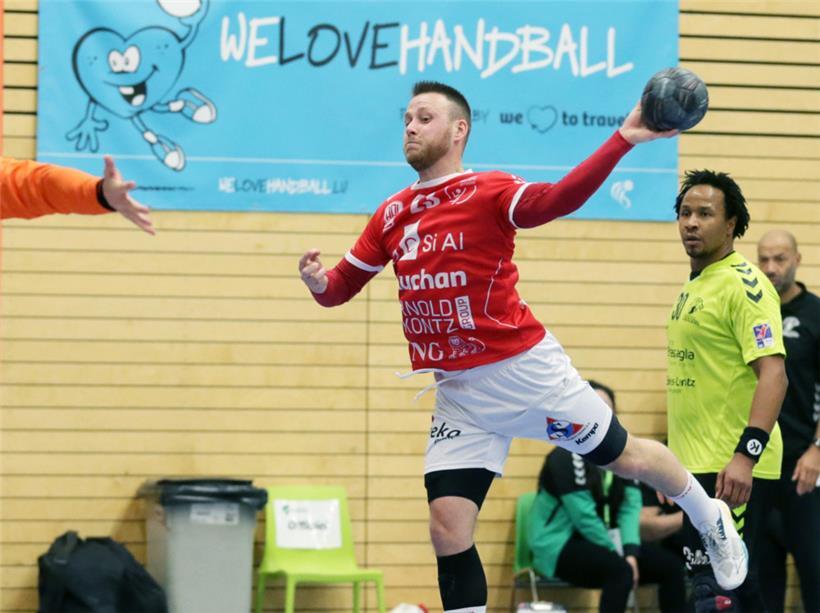 Elledy Semedo (in Grün im Hintergrund) und Daniel Scheid sind ab dieser Saison bei den Red Boys Teamkollegen
