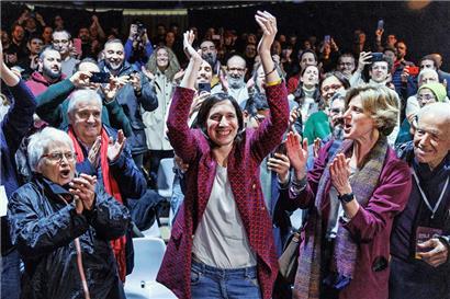 Elly Schlein ist die erste Frau an der Spitze von Italiens oppositionellen Sozialdemokraten
