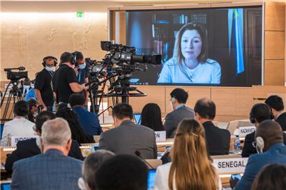 Emine Aiiarovna Dzhaparova (auf dem Bildschirm) wird am 3. Juni in der Chamber von Fernand Etgen und Yves Cruchten empfangen
