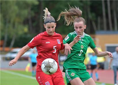 Emma Kremer (l.) studiert Sportwissenschaften in Köln
