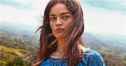 Emma Mackey campe une Emily Brontë sensible
