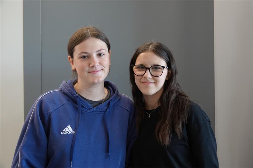 Emma und Maya sehen den mündlichen Prüfungen optimistisch entgegen
