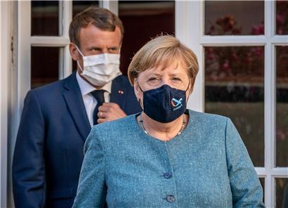 Emmanuel Macron, Präsident von Frankreich, und die deutsche Bundeskanzlerin Angela Merkel (CDU) bei einer Pressekonferenz
