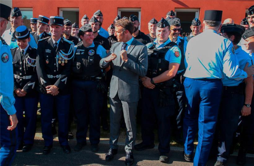 Emmanuel Macron à Tonneins, dans le sud-ouest de la France: plus de 500 brigades ont été supprimées au total par les gouvernements successifs entre 2007 et 2016
