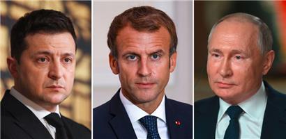 Emmanuel Macron aura ces jours-ci des entretiens avec ses homologues Vladimir Poutine (d.) et Volodymyr Zelensky (g.)

