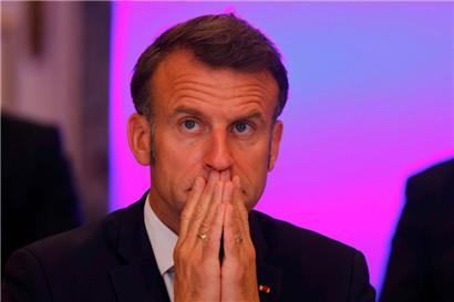Emmanuel Macron essaie de conforter sa position sur la scène nationale mardi soir
