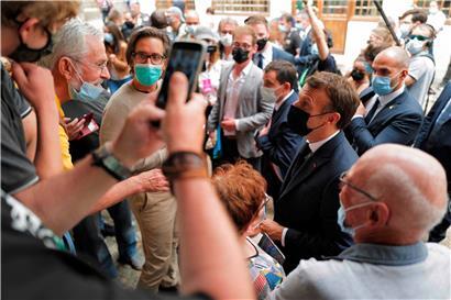 Emmanuel Macron est à la rencontre des Français ces jours-ci
