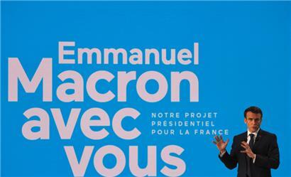 Emmanuel Macron est très satisfait de soi-même
