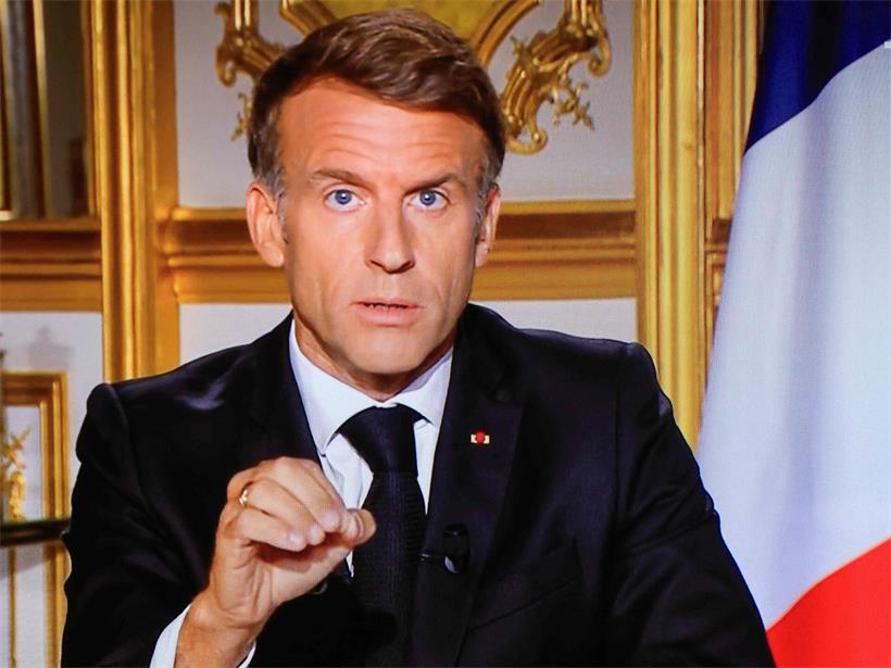 Emmanuel Macron hält am 18. Oktober 2026 in Paris vom Élysée-Palast aus eine Rede – einen Tag nach Ausschreitungen und Plünderungen am Rande landesweiter Proteste gegen die „hohen Lebenshaltungskosten“