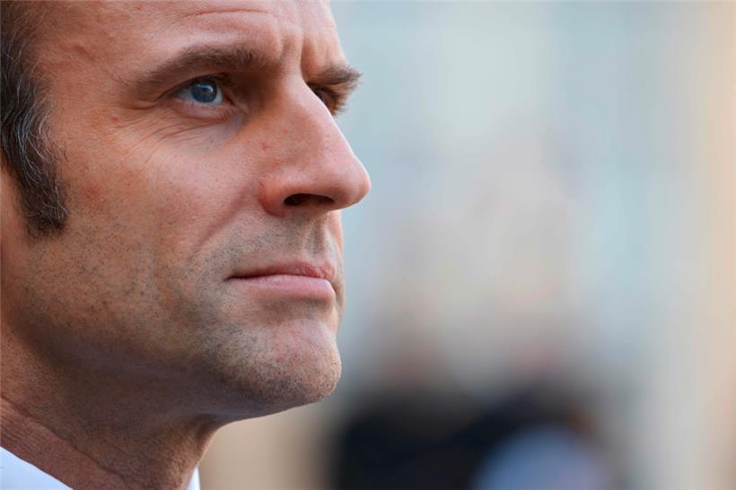 Emmanuel Macron laisse ses concurrents à la présidentielle loin derrière lui, selon les sondages

