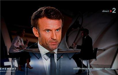 Emmanuel Macron pourrait revenir à sa menace de dissoudre l’Assemblée nationale si le gouvernement peine à établir une majorité stable au Parlement
