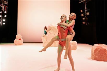 „Empire of a Faun Imaginary“, une pièce pour quatre interprètes (Tasha Hess-Neustadt, Eevi Kinnunen, Hannah Parsons et Lewys Holt)
