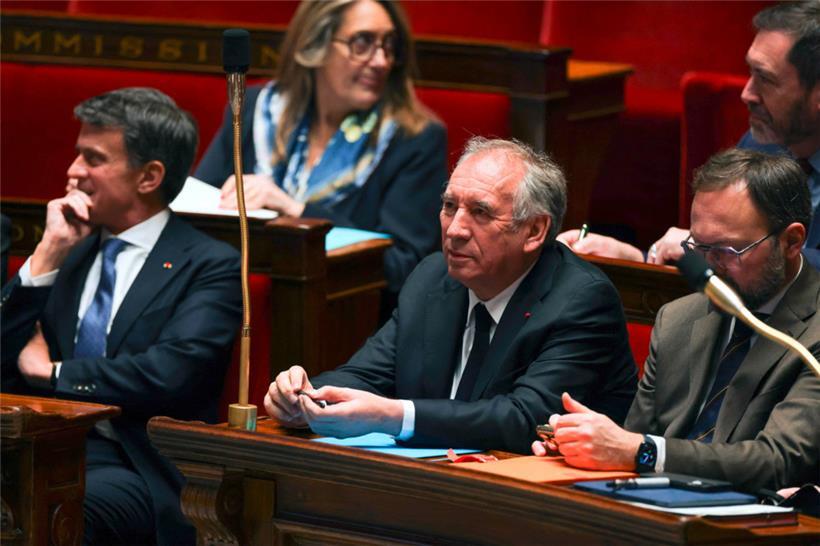 En attendant la motion de censure: le premier ministre français François Bayrou (c.), jeudi à l’Assemblée nationale
