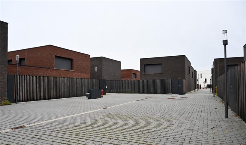 Ende Mai 2023 kurz vor den Gemeindewahlen öffentlichkeitswirksam eingeweiht, stehen eineinhalb Jahre später im Los N7 der Nonnewisen 30 von 36 Häuser leer
