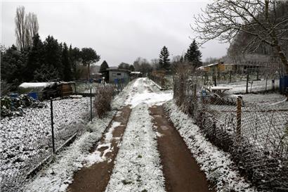 Endlich: Entlang dem Hauptweg in der Schrebergartenanlage „Schnéier“ auf dem Escher „Gaalgebierg“ soll ab Februar eine neue Wasserversorgung entstehen und dem Vergeuden des kostbaren Nasses ein Ende setzen
