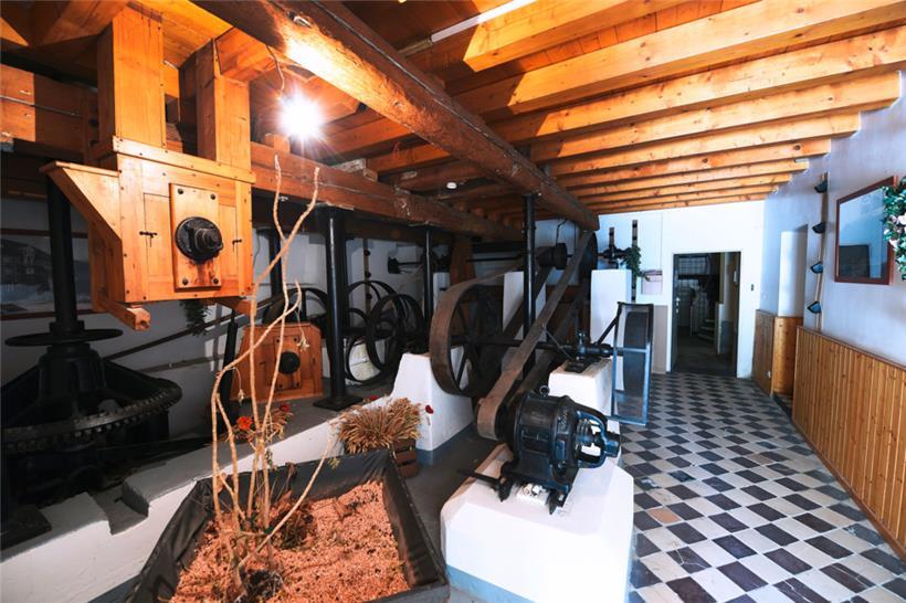 Endstation: Gleich im Eingang der Mühle steht die Anlage, aus der das fertig gem...