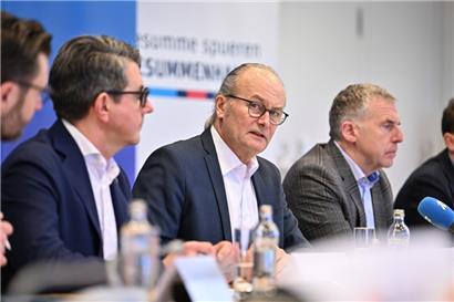 Energieminister Claude Turmes („déi gréng“) bei der Pressekonferenz am Mittwoch
