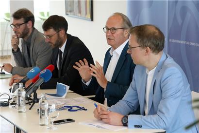 Energieminister Claude Turmes und seine drei Berater: Energiesparmaßnahmen kommen zu spät
