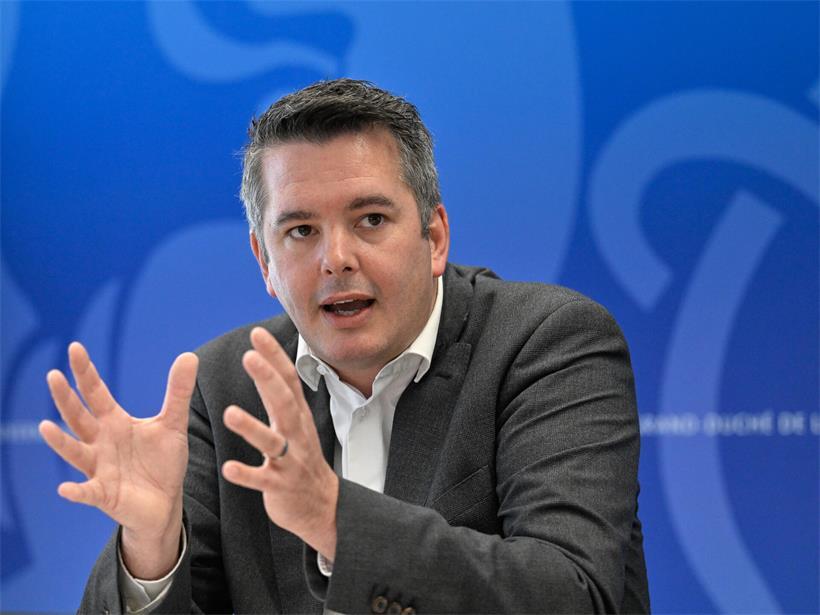 Energieminister Lex Delles (DP) betont, dass Luxemburg momentan über ausreichend Mineralölreserven verfüge