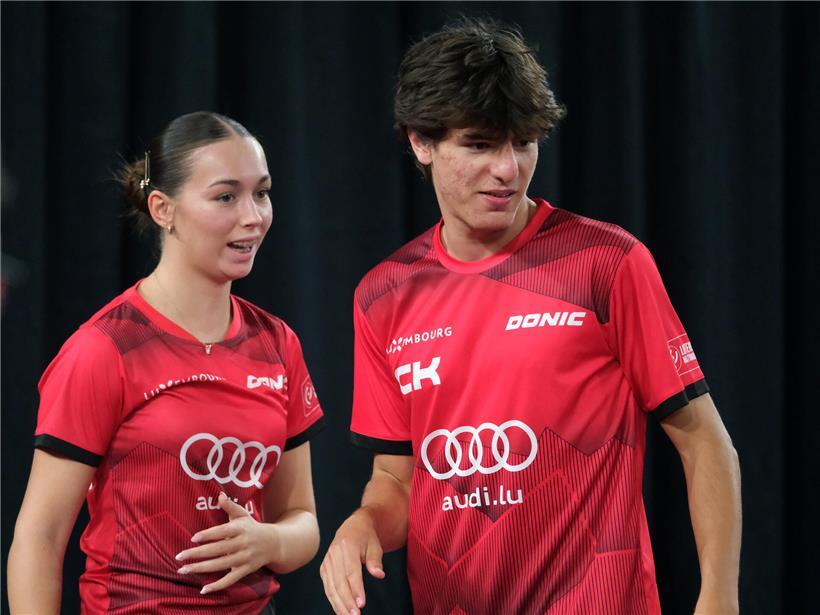 Enisa Sadikovic und Luca Elsen beim WTT Youth Contender Tischtennis-Turnier 2024 in Aktion