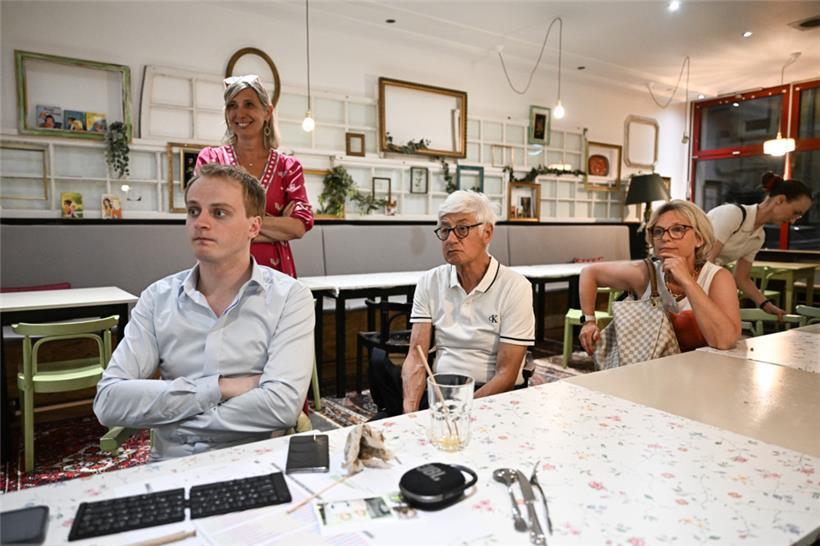 Enttäuschte Gesichter bei den Kandidaten von "déi gréng" nach dem Verlust von ei...