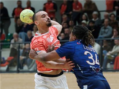 Enzo Jean Louis und die Red Boys führen die AXA League an
