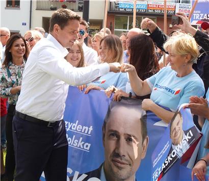 Er hat unter anderem das polnische Staatsfernsehen gegen sich: Rafal Trzaskowski, der liberale Bürgermeister von Warschau, fordert den Amtsinhaber Andrzej Duda bei der Stichwahl um die Präsidentschaft heraus
