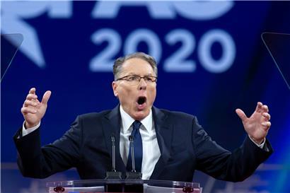Er hat vermutlich viel Geld treuer und braver NRA-Mitglieder in seiner Tasche: Wayne LaPierre, ausführender Vizepräsident und Vorstandsvorsitzender der National Rifle Association (NRA)
