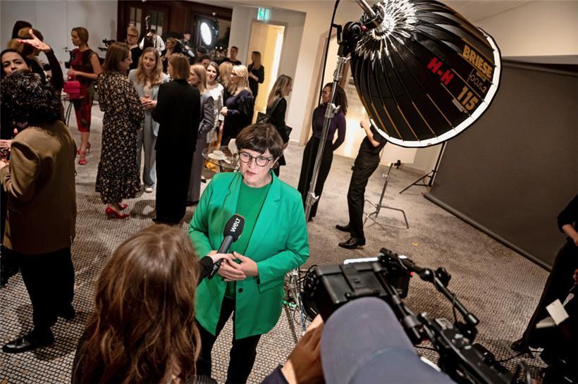 „Er ist bei uns nicht mehr zu Hause“: Saskia Esken will Gerhard Schröder nicht mehr in der SPD haben
