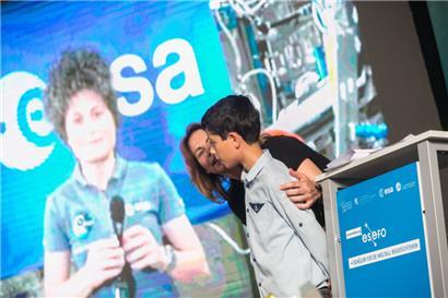 „Erde an Raumstation“: Schüler stellen Fragen an eine italienische Astronautin
