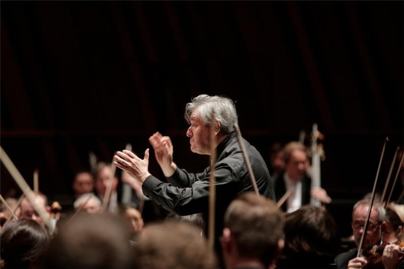 Erhielt am Ende des Konzerts Standing Ovations: Der Dirigent Sir Antonio Pappano war in der Philharmonie zu Gast
