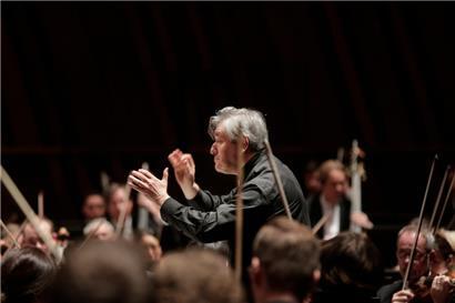Erhielt am Ende des Konzerts Standing Ovations: Der Dirigent Sir Antonio Pappano war in der Philharmonie zu Gast
