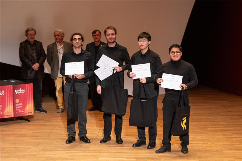 Erhielten beim „Concours international de guitare classique“ in Luxemburg Preise (vrnl.): Julio Robles, Yuheng Zhou, Stanislav Steshenko und Amir Hossein Sheybani