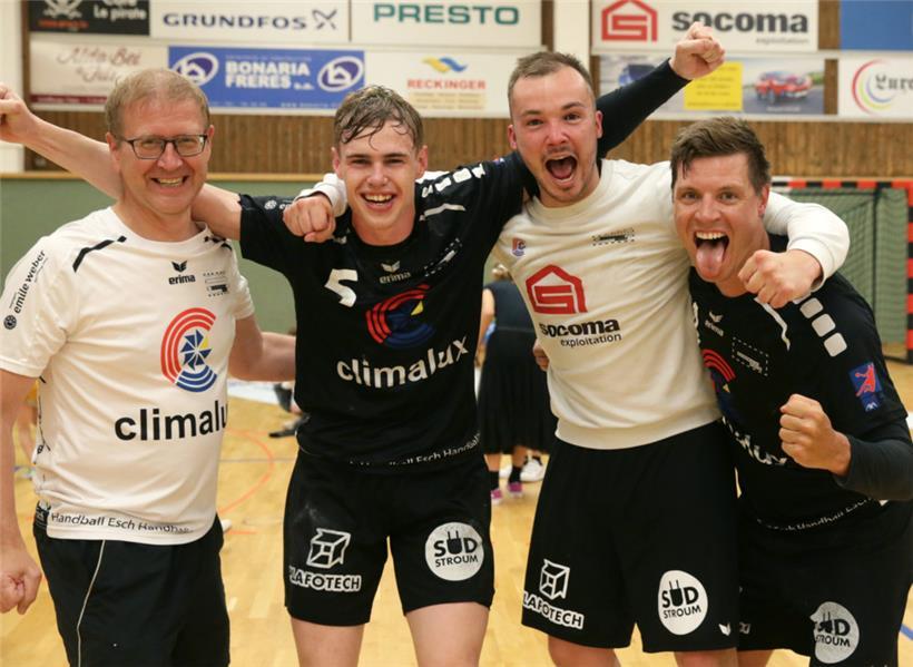 Eric Robyn, Tom Krier, Tun Biel und Christian Bock (v.l.n.r.) bejubeln den Esche...