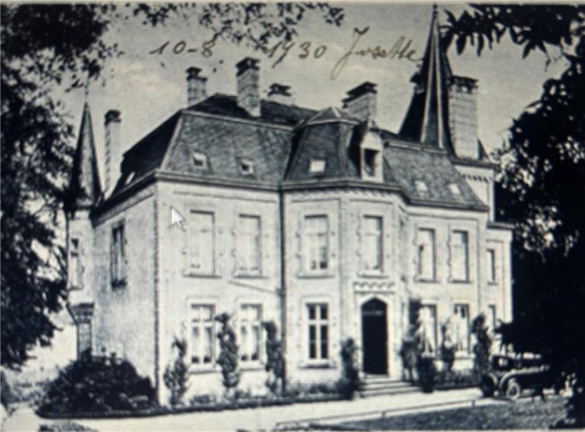 Erinnerung an bessere Zeiten symbolisiert durch motivierte Person mit entschlossenem Blick und kraftvollem Handeln