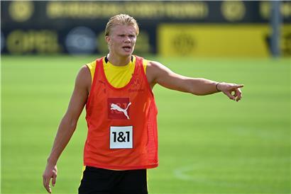 Erling Haaland könnte bei der Nationalmannschaft erst mal auf der Bank Platz nehmen
