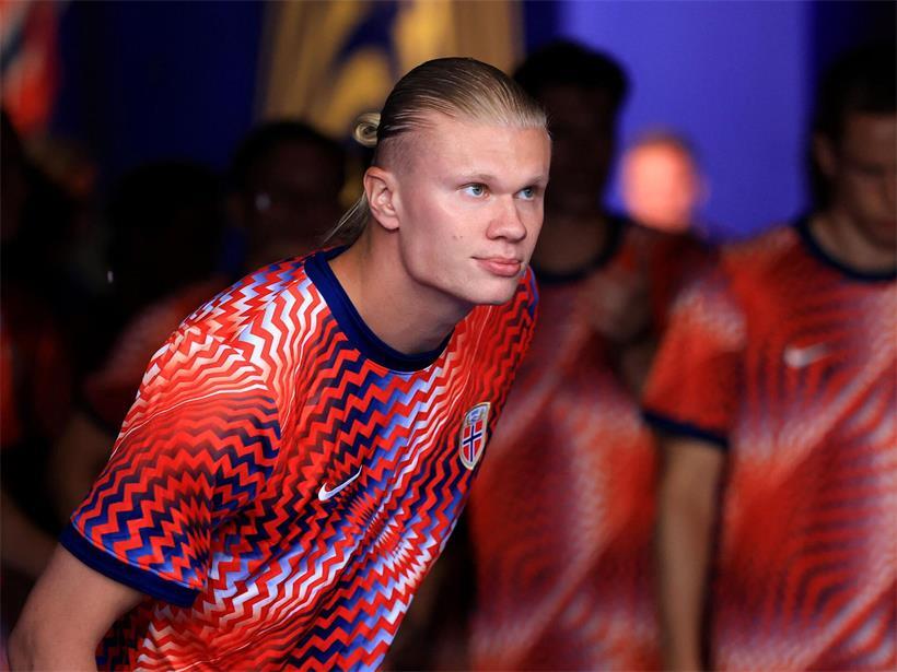 Erling Haaland steht mit Norwegen in der k.O.-Runde der WM