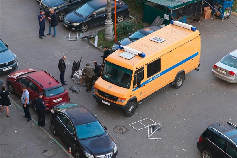 Ermittler sammeln nahe Moskau die Reste einer ukrainischen Drohne ein
