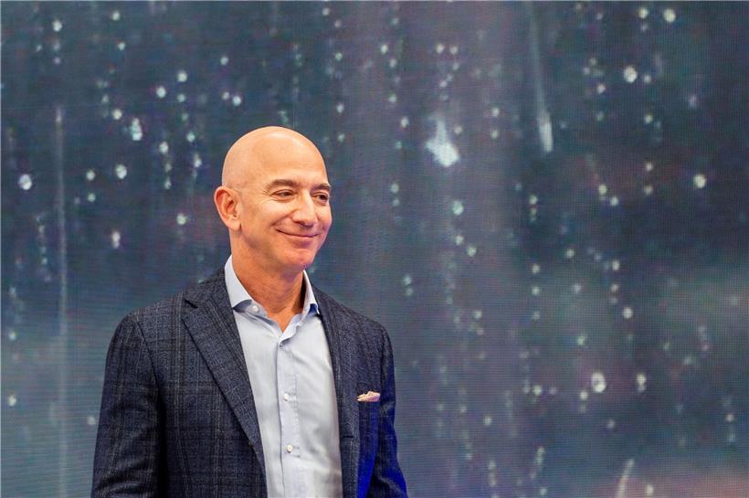 Erst Christbaumschmuck mit Konzentrationslager-Motiven, jetzt Nazipropaganda: Amazon-Chef Jeff Bezos steht in der Kritik

