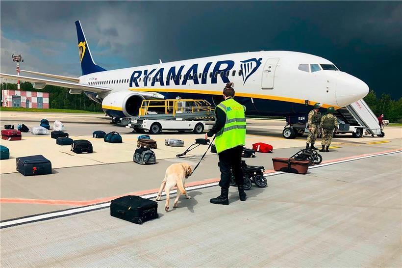 Erst am Abend traf die Passagiermaschine mit den erschöpften Passagieren in Vilnius ein
